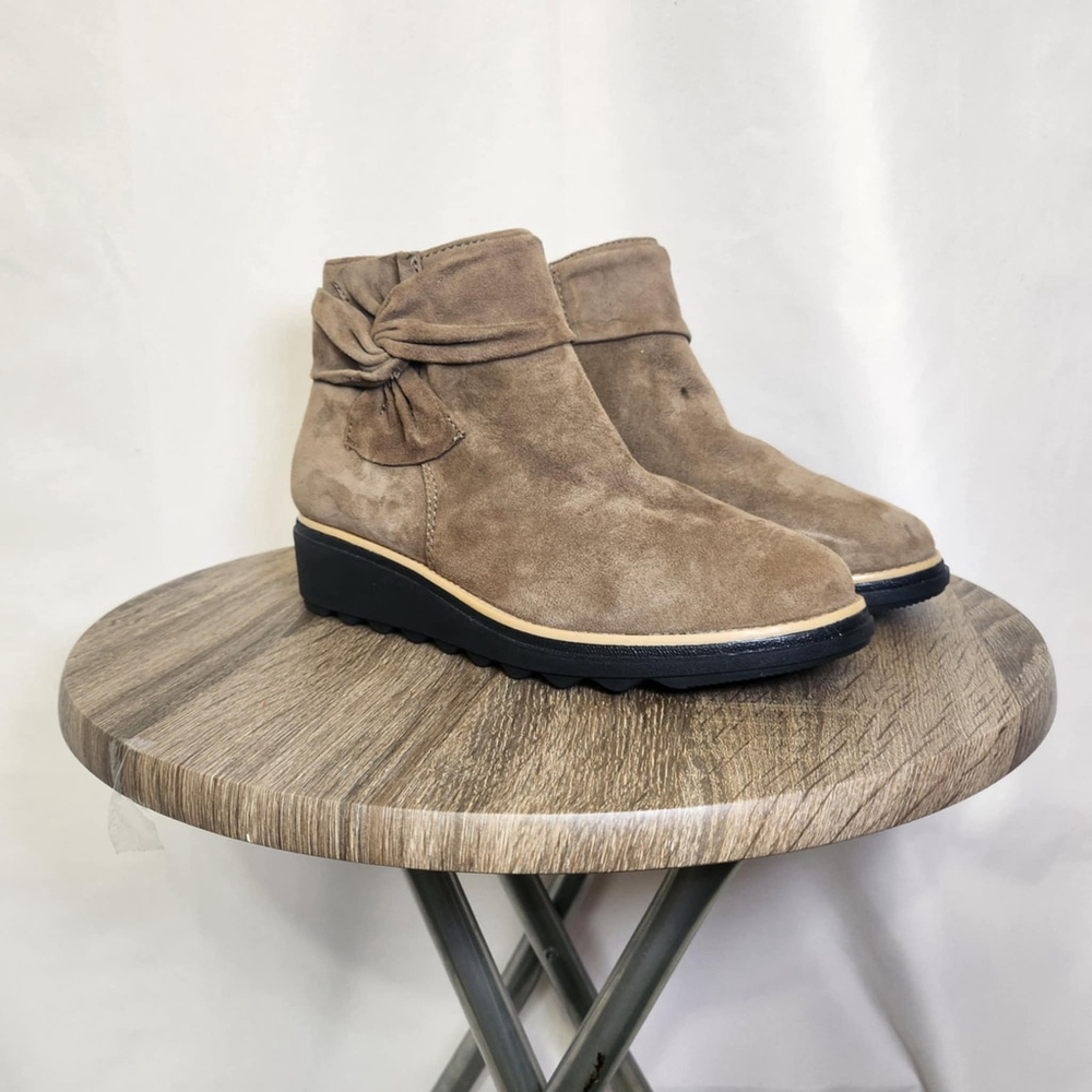 Clarks Womens Wedge Heel Ankle Booties Sharon Salon Tan Suede 6